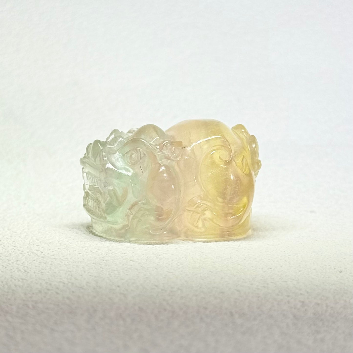 精品糖果千層貔貅｜天然千層螢石貔貅雕件｜Candy Layer Fluorite Pixiu｜招財聚氣・守財擋煞・提升專注
