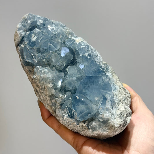 馬達加斯加天青石晶簇｜天然天青石礦物擺件｜Madagascar Celestite｜靜心療癒・舒緩思緒・提升直覺