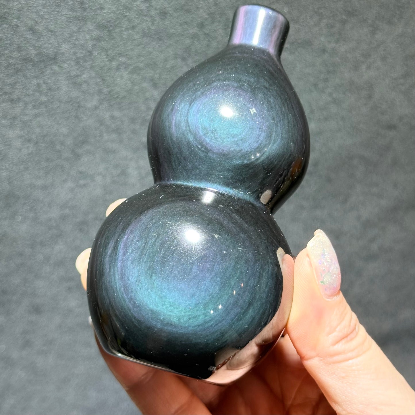 收藏級藍紫光彩曜石葫蘆｜絲絨彩曜光天然彩曜石立體雕刻擺件｜Rare Blue & Purple Sheen Rainbow Obsidian Gourd from Mexico｜穩定情緒・守護空間・納福寓意