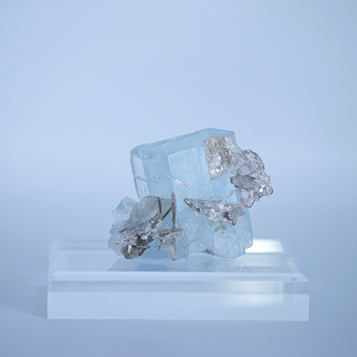 Sichuan Xuebaoding Aquamarine Mineral Rough Stone