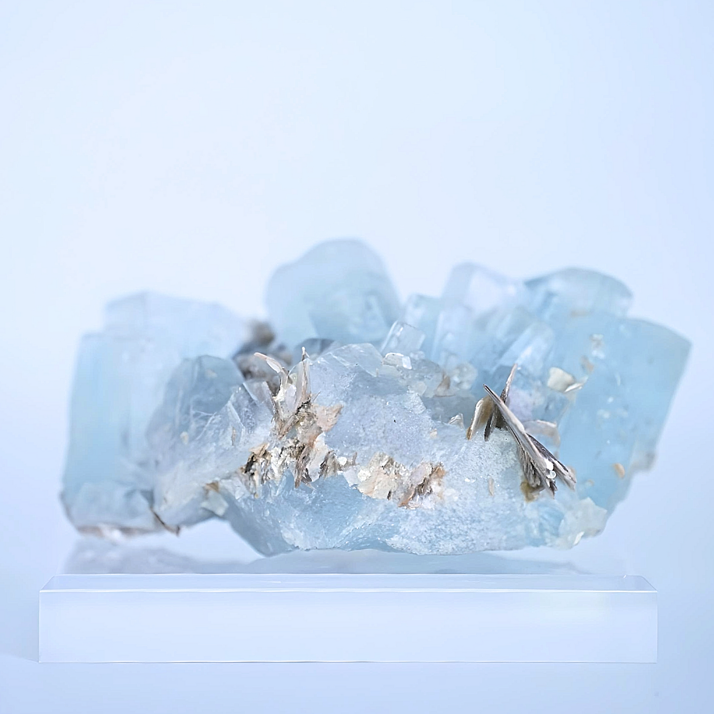 Sichuan Xuebaoding Aquamarine Mineral Rough Stone