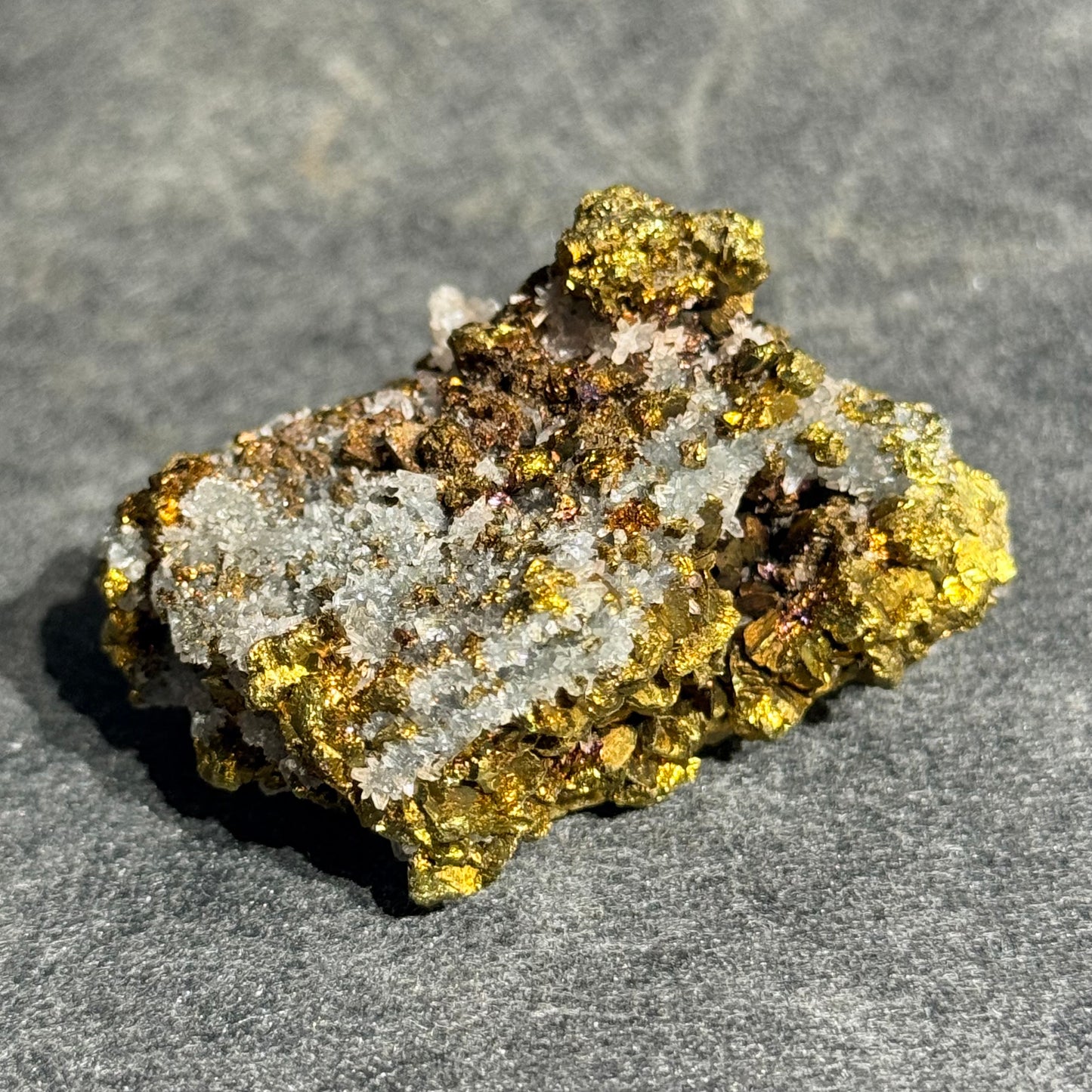 湖北大冶黃銅礦共生白水晶礦標｜天然銅鐵硫化物原礦｜Chalcopyrite with Quartz｜招財聚能・提升自信・淨化空間