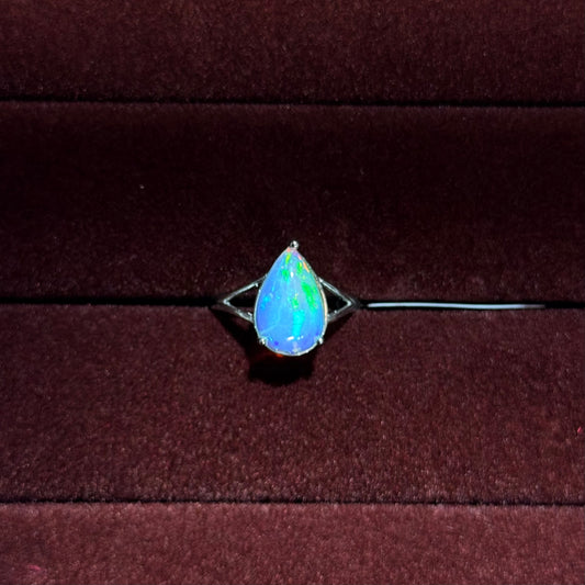 水滴形澳寶合金戒托戒指｜天然水晶戒指｜Teardrop Opal Alloy Ring｜柔和光彩・直覺靈感・日常配戴