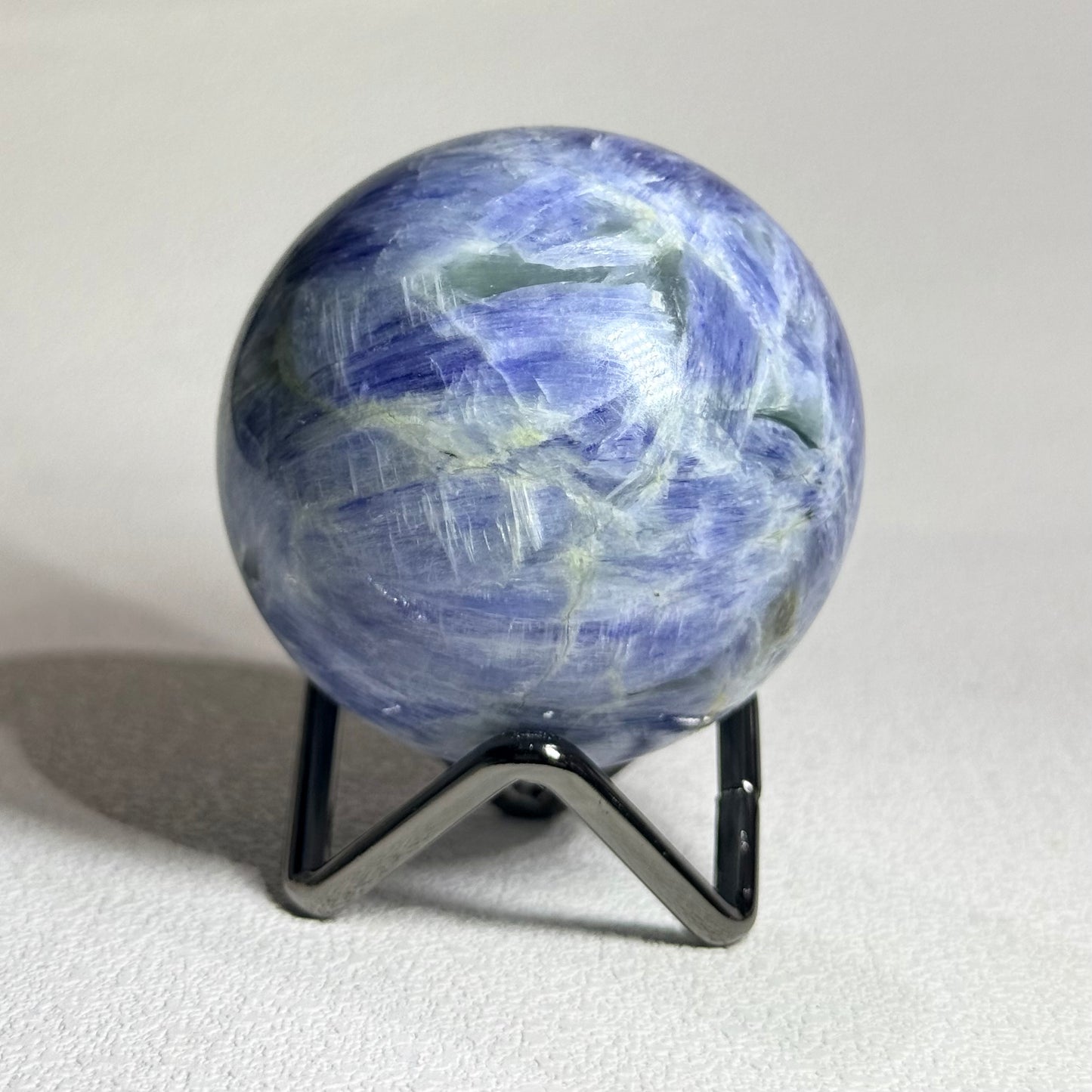 藍晶石球｜天然水晶球｜Kyanite Sphere｜穩定情緒・提升溝通・淨化磁場