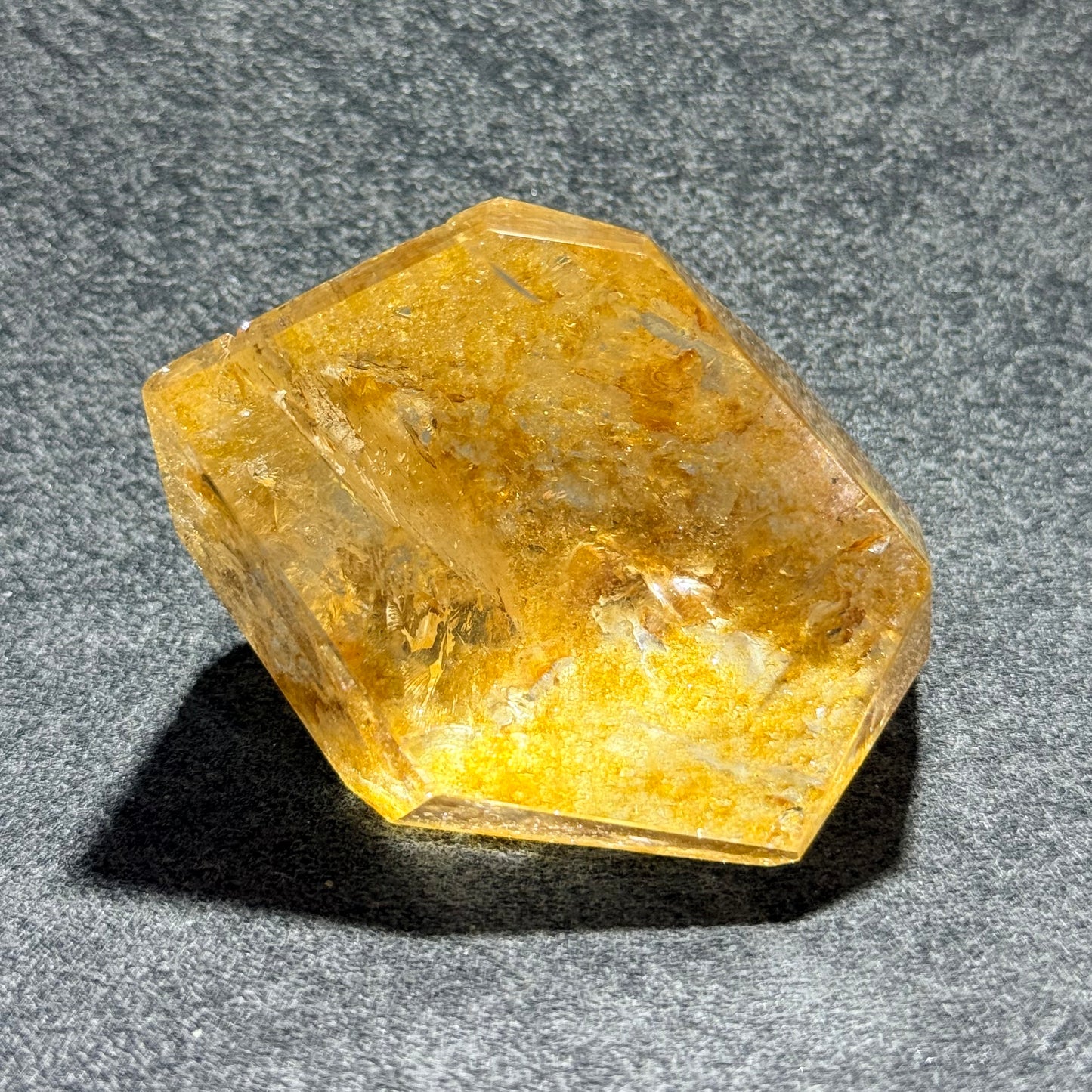 黃膠花隨形擺件｜天然水晶擺件｜Yellow Agate Flower Freeform｜陽光能量・招財聚氣・穩定心緒