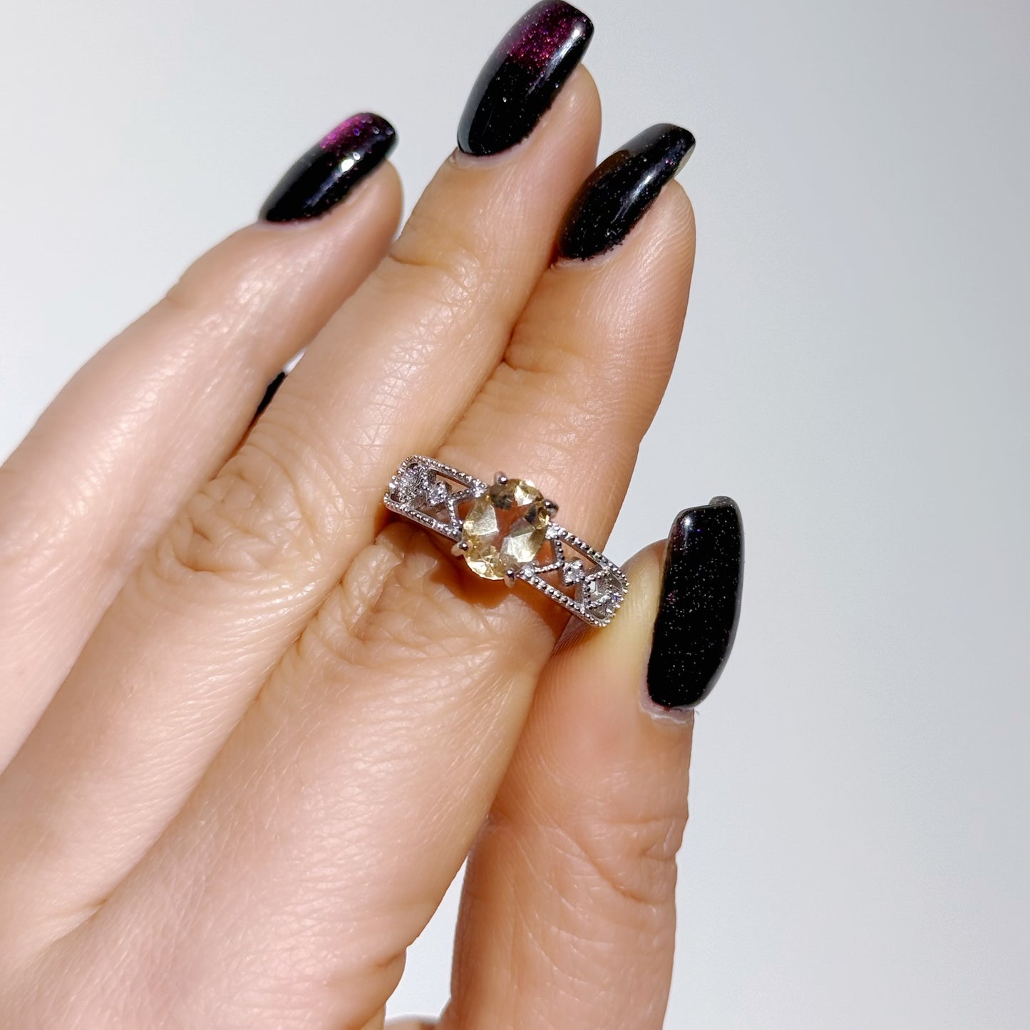 黃水晶縷空戒托鈦鋼戒指