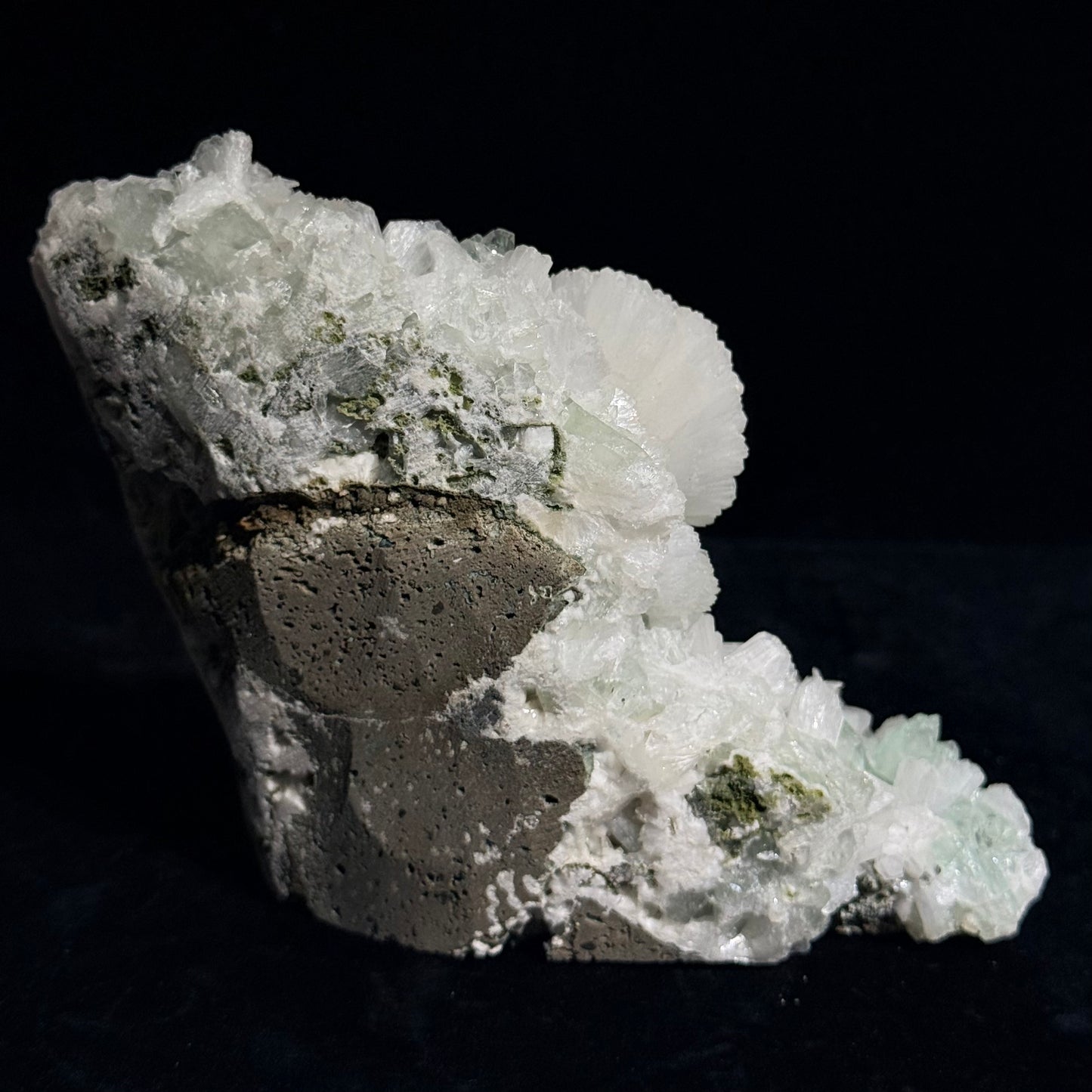 綠底魚眼石大擺件