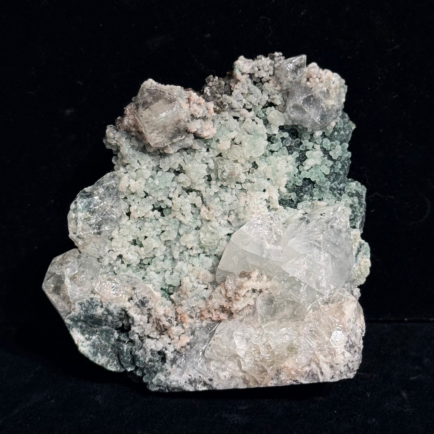 綠底魚眼共生（小球晶體）