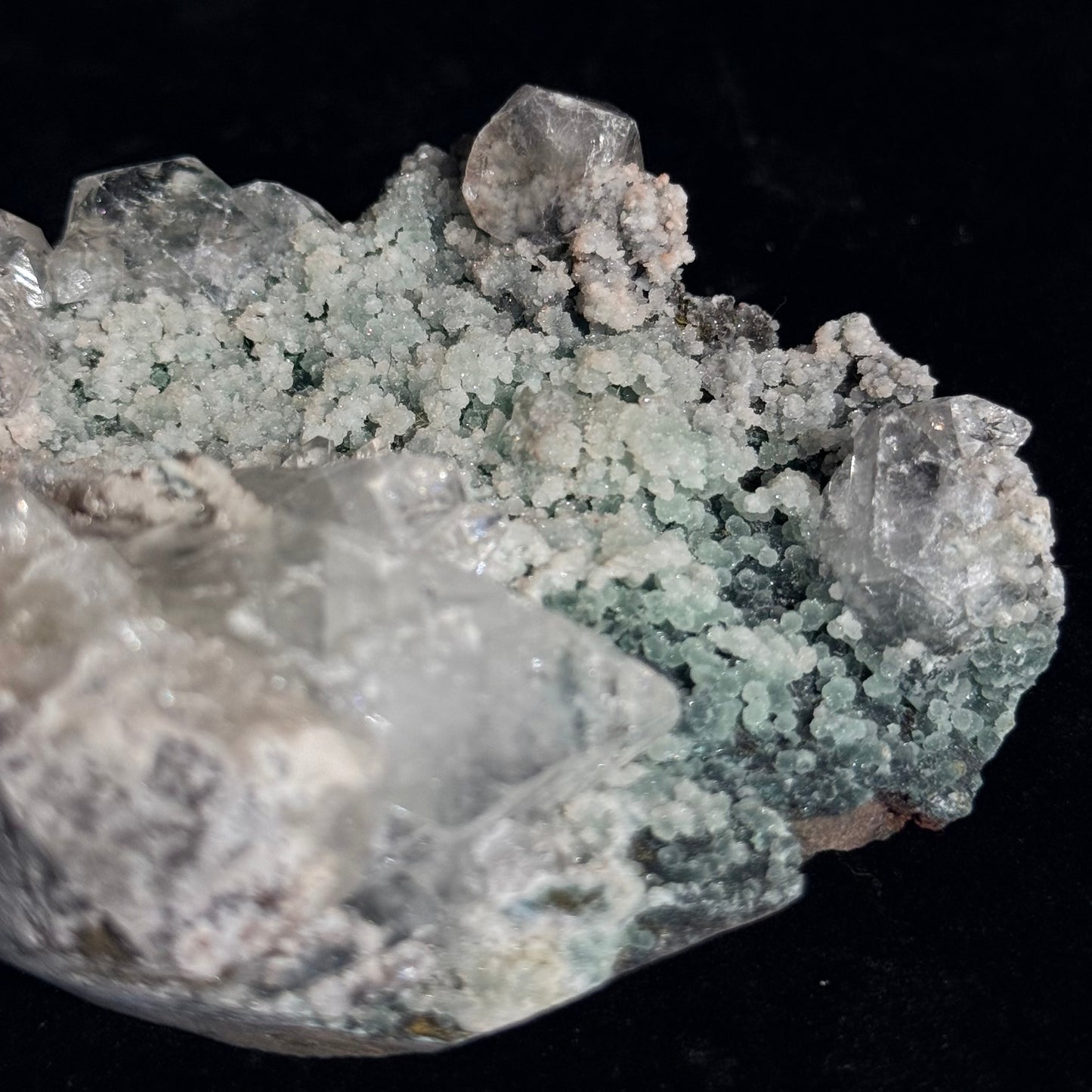 綠底魚眼共生（小球晶體）