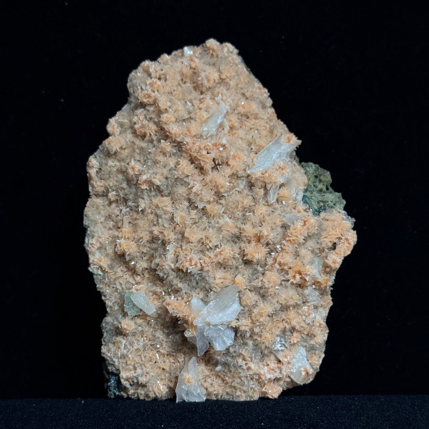 魚眼石粉底沸石共生