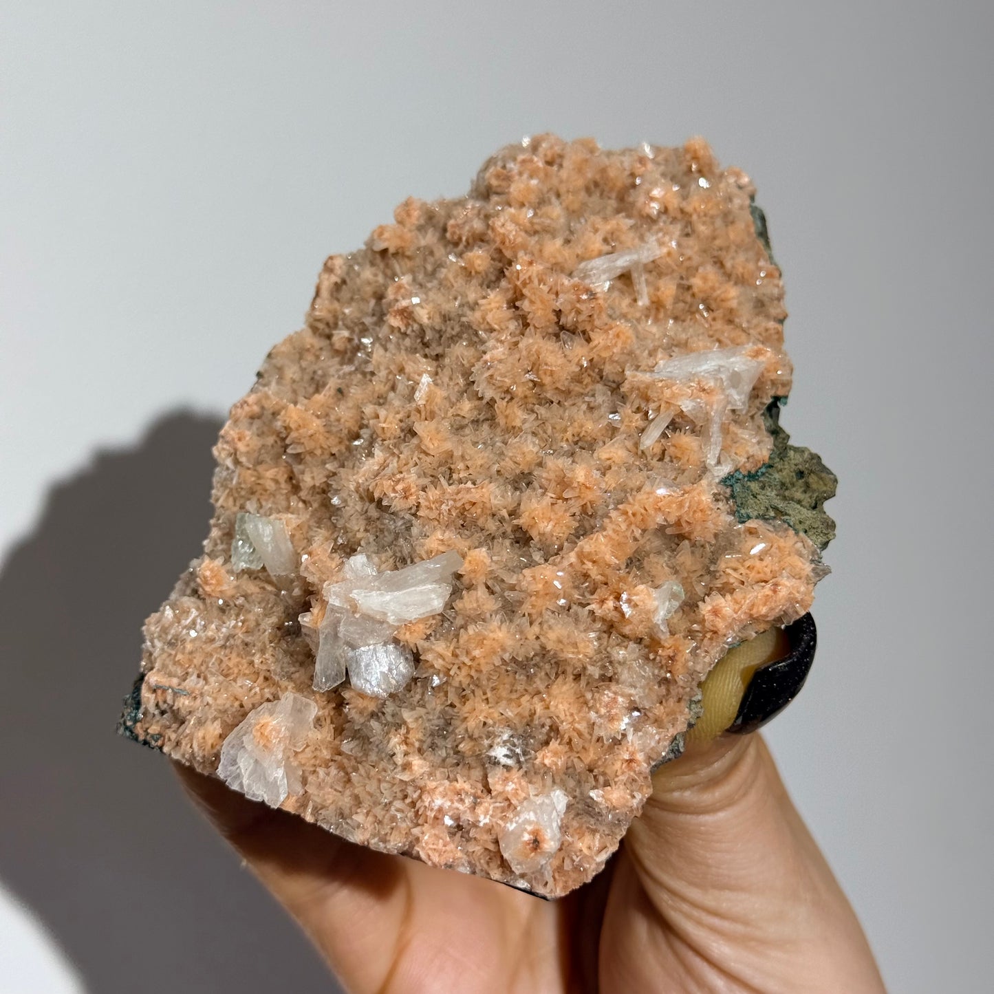 魚眼石粉底沸石共生