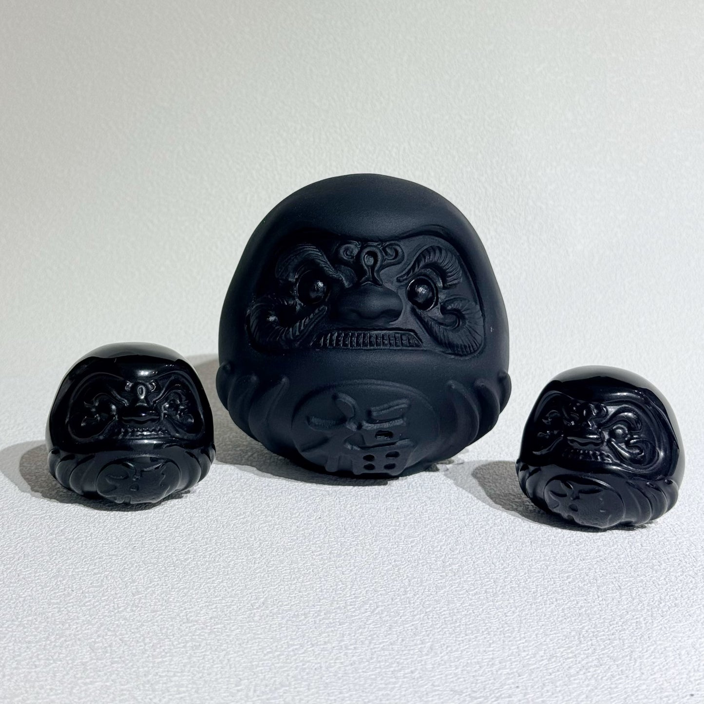 黑曜達摩擺件 （9cm）