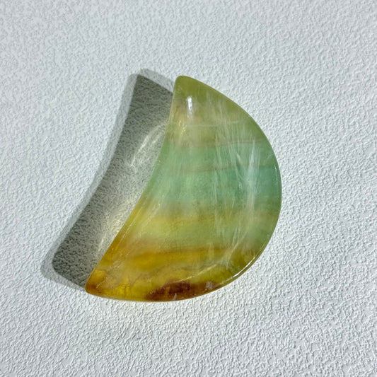 半月型千層螢石碟｜天然水晶消磁碟｜Rainbow Fluorite Half‑Moon Dish｜淨化能量・提升專注・情緒平衡