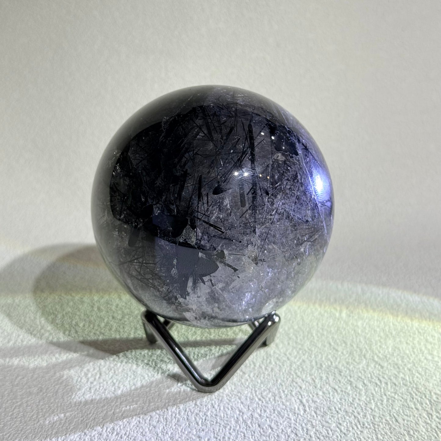 黑髮球｜天然水晶球｜Black Rutilated Quartz Sphere｜避邪擋煞・防小人・提升專注與領袖氣場