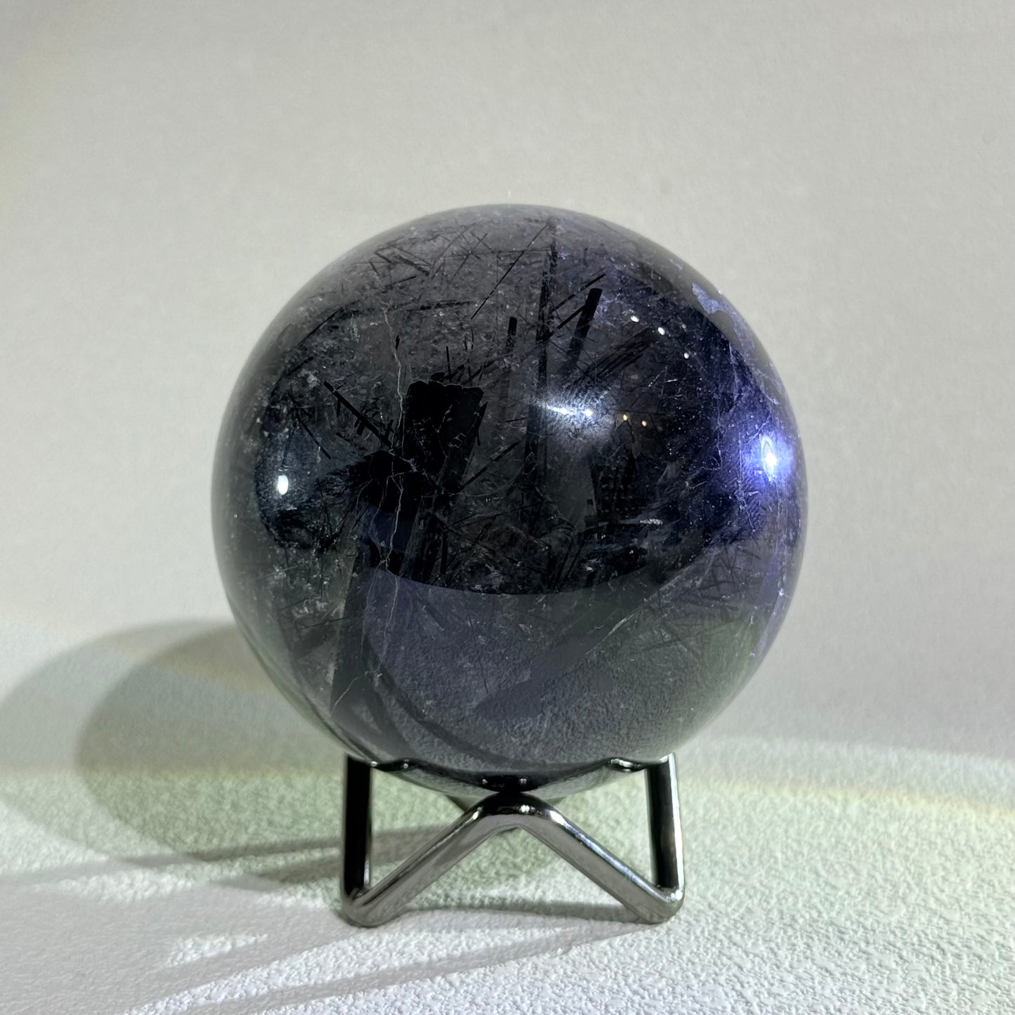 黑髮球｜天然水晶球｜Black Rutilated Quartz Sphere｜避邪擋煞・防小人・提升專注與領袖氣場