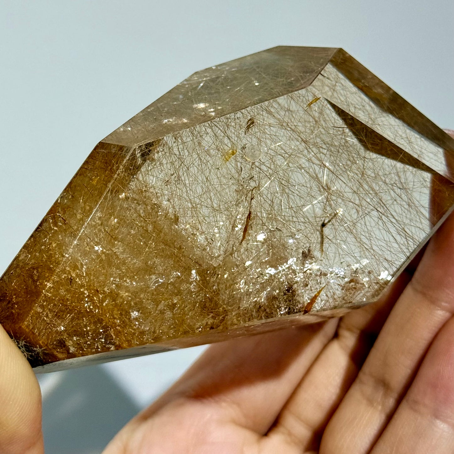 金髮晶隨形擺件｜天然金髮晶原石擺設｜Golden Rutilated Quartz Freeform｜招正偏財・增強自信・淨化空間能量