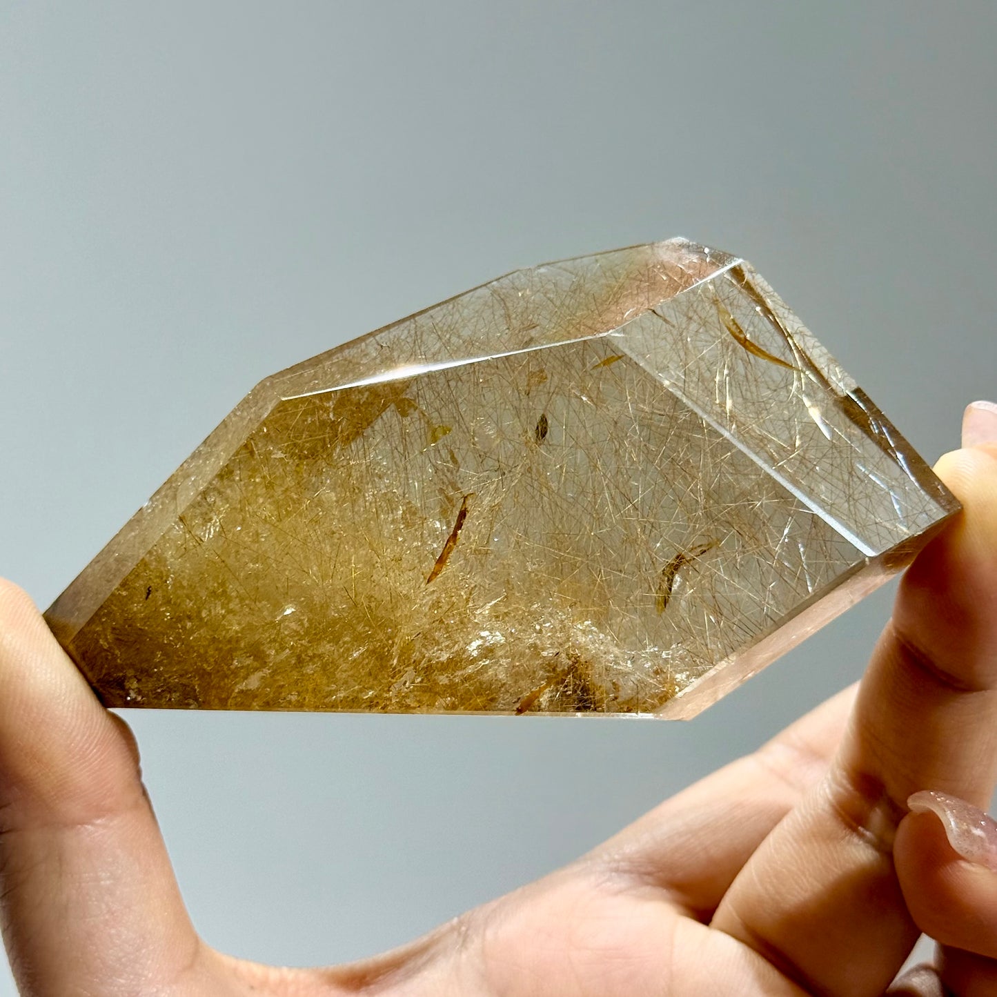 金髮晶隨形擺件｜天然金髮晶原石擺設｜Golden Rutilated Quartz Freeform｜招正偏財・增強自信・淨化空間能量