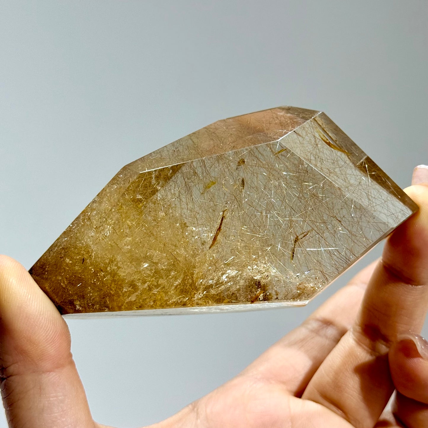 金髮晶隨形擺件｜天然金髮晶原石擺設｜Golden Rutilated Quartz Freeform｜招正偏財・增強自信・淨化空間能量