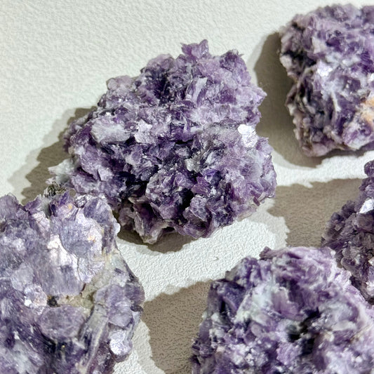 Purple mica raw stone