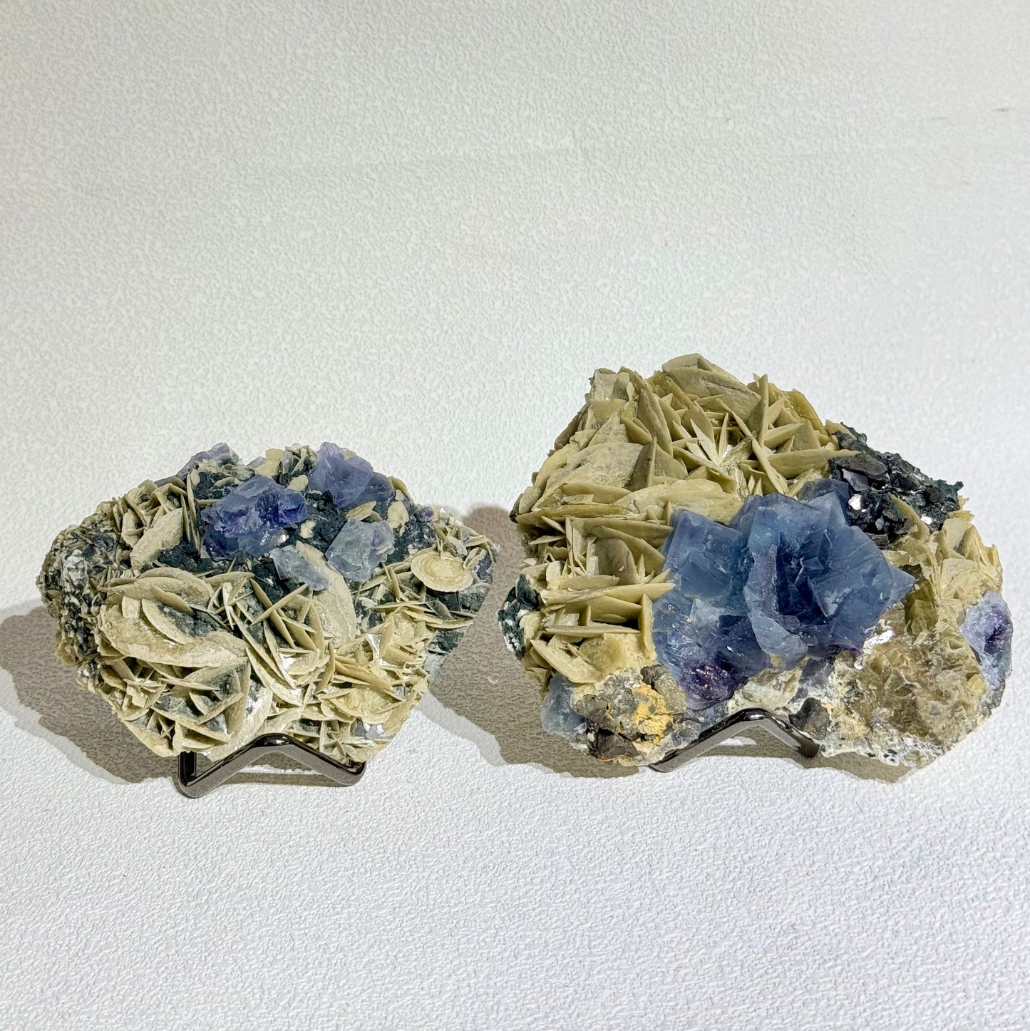 瑤崗仙螢石雲共生-B款｜天然瑤崗仙螢石雲母共生礦標｜Yaogangxian Fluorite Mica Cluster｜淨化負能量・清晰頭腦・穩定情緒 (副本)