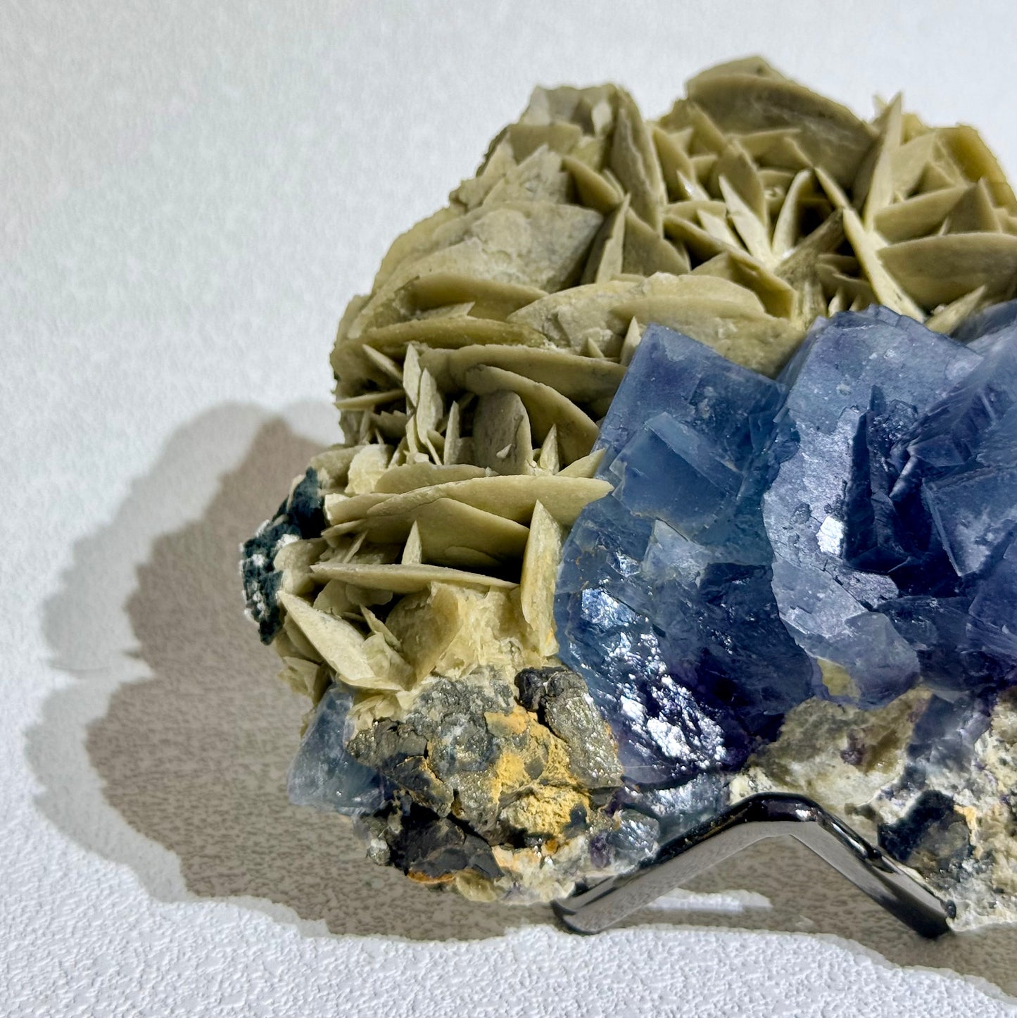 瑤崗仙螢石雲共生-B款｜天然瑤崗仙螢石雲母共生礦標｜Yaogangxian Fluorite Mica Cluster｜淨化負能量・清晰頭腦・穩定情緒 (副本)