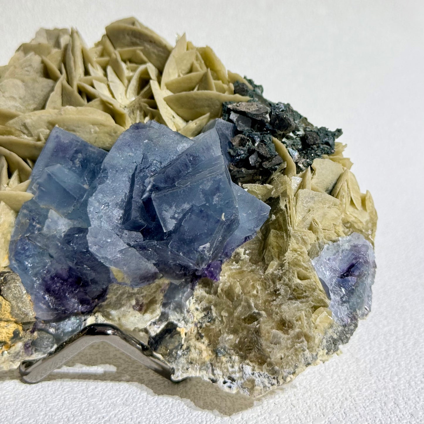 瑤崗仙螢石雲共生-B款｜天然瑤崗仙螢石雲母共生礦標｜Yaogangxian Fluorite Mica Cluster｜淨化負能量・清晰頭腦・穩定情緒 (副本)