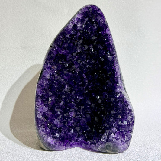 烏拉圭山形紫水晶陣｜天然紫晶鎮擺件｜Uruguay Amethyst Mountain Cluster｜鎮宅聚財・靠山事業・安神助眠