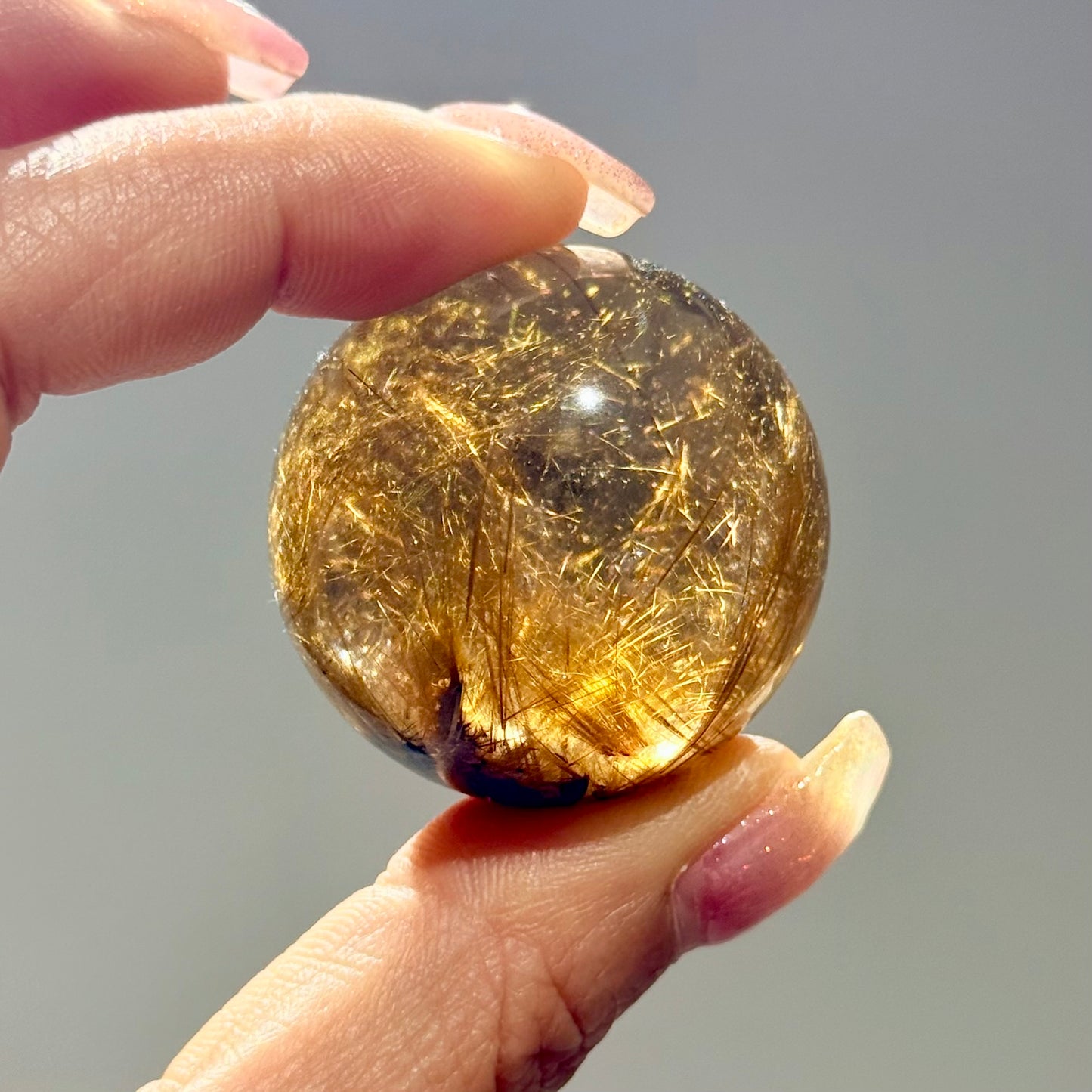 金鈦晶球｜天然水晶球｜Golden Rutilated Quartz Sphere｜招正偏財・聚財聚氣・強化決斷力