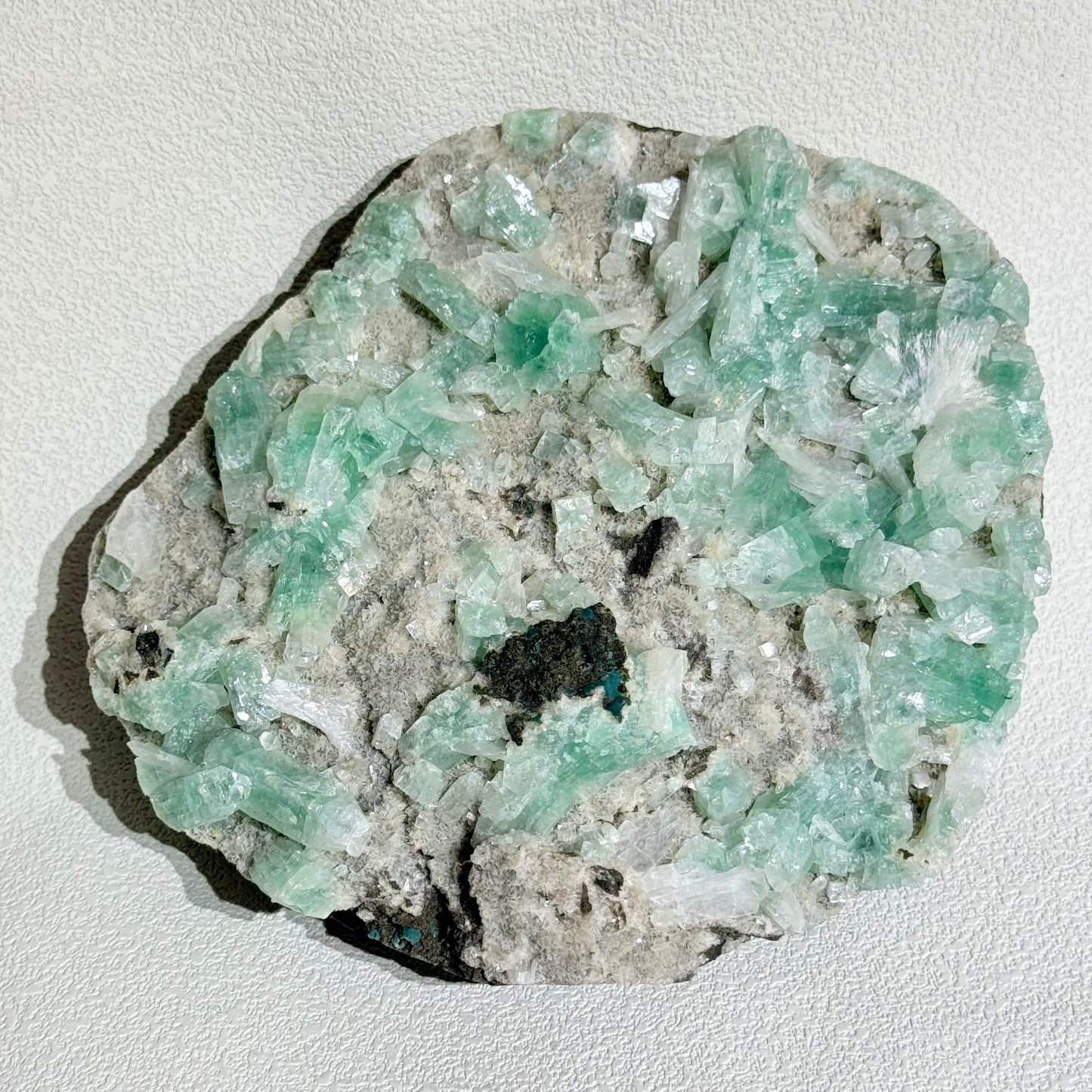 天然綠磷葉石沸石共生魚眼石｜天然魚眼石｜Green Phosphos Mineral & Zeolite with Apophyllite Cluster｜情緒平衡・深層淨化・靈性覺察