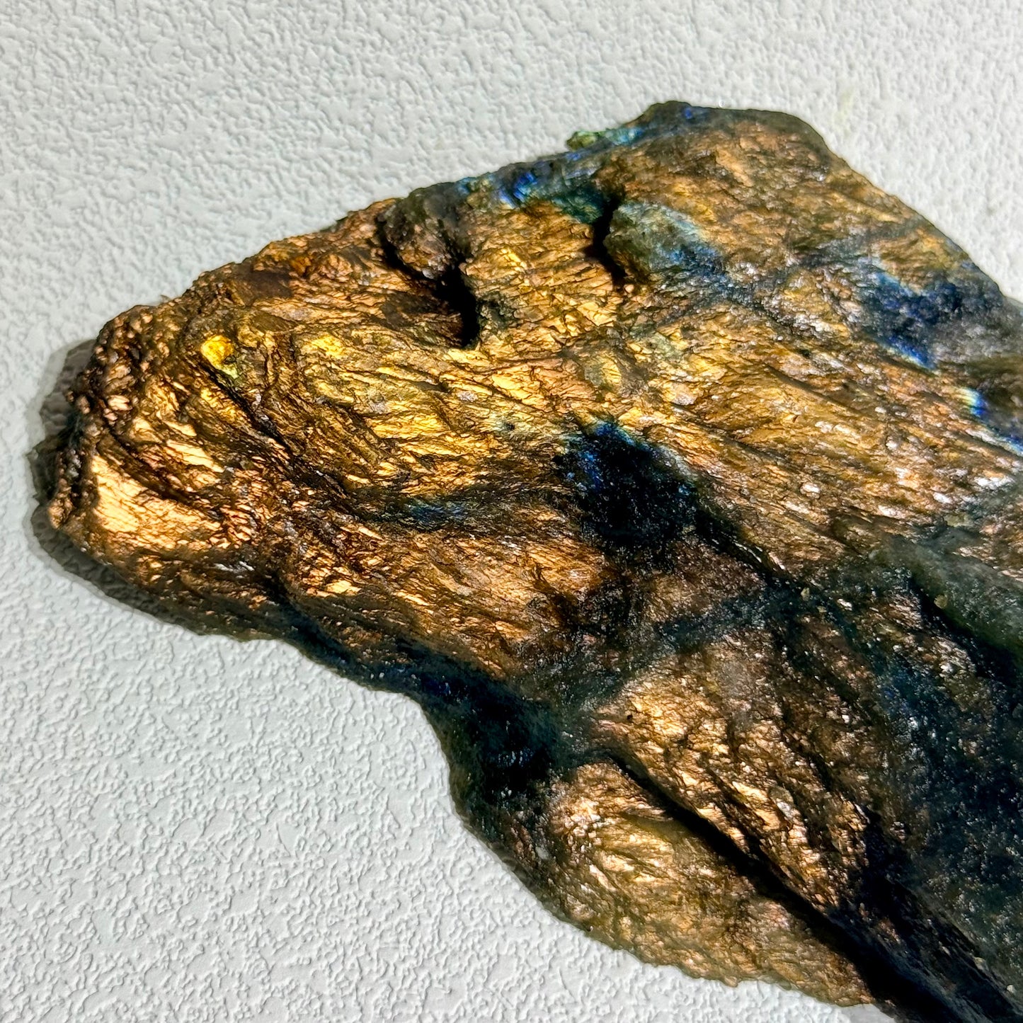 高光拉長石原礦大件 - A｜天然拉長石爆閃原礦｜High Flash Labradorite Specimen｜靈性轉化・高我連結・保護場域・直覺覺醒