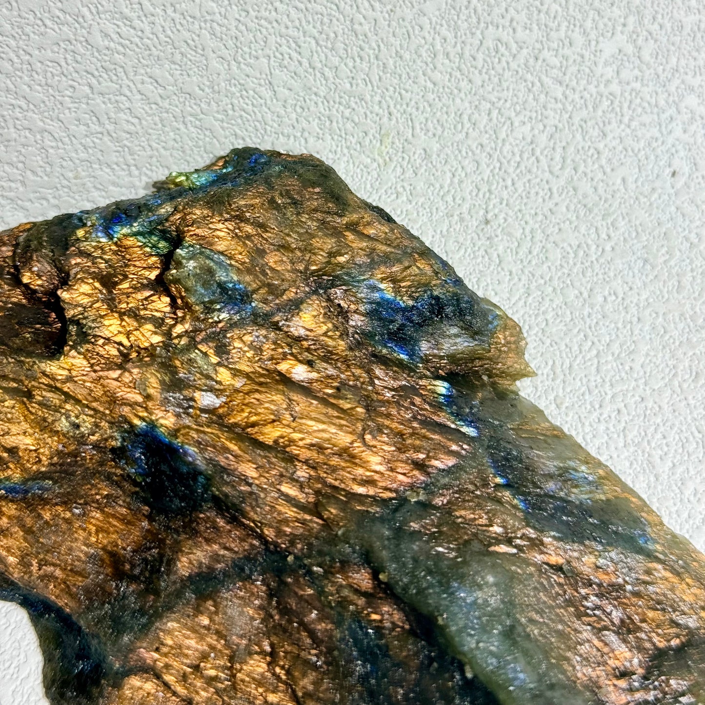 高光拉長石原礦大件 - A｜天然拉長石爆閃原礦｜High Flash Labradorite Specimen｜靈性轉化・高我連結・保護場域・直覺覺醒