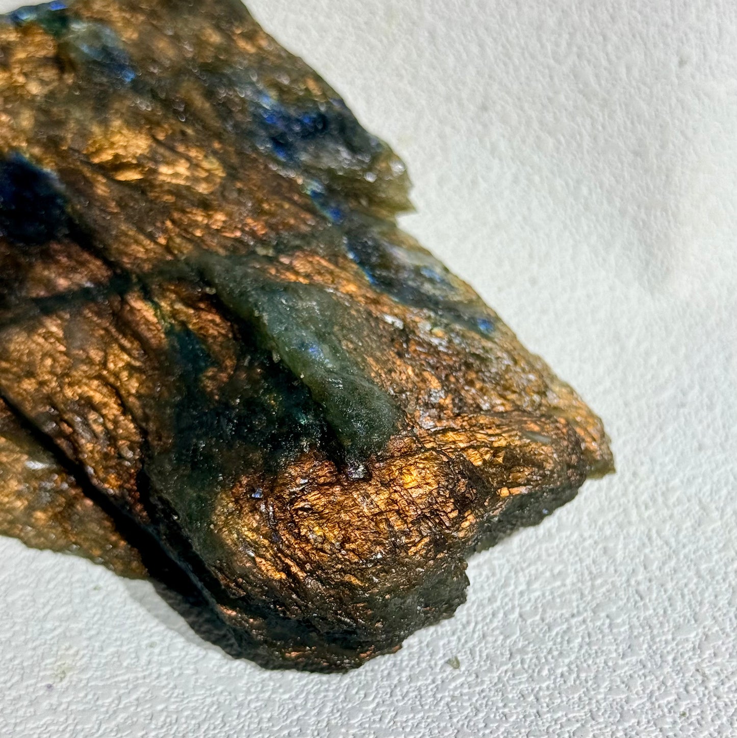 高光拉長石原礦大件 - A｜天然拉長石爆閃原礦｜High Flash Labradorite Specimen｜靈性轉化・高我連結・保護場域・直覺覺醒
