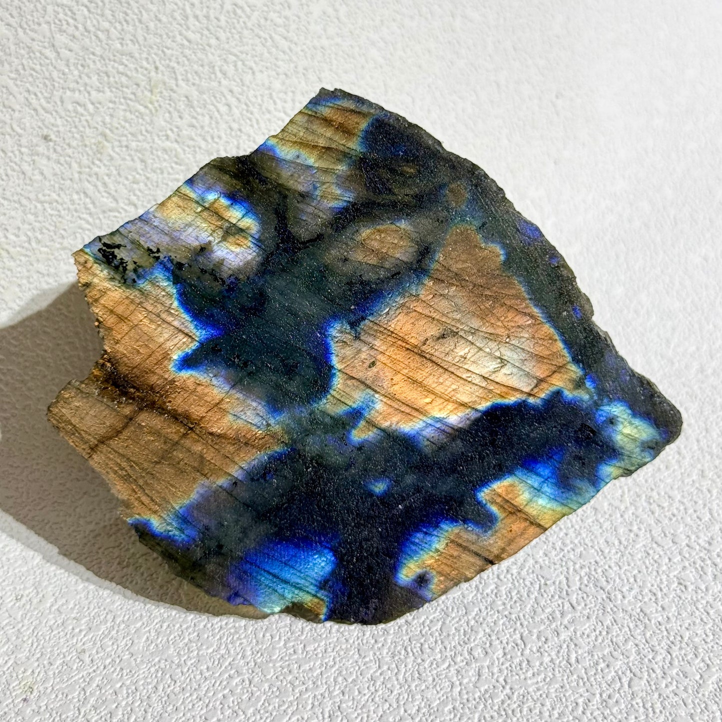 高光拉長石原礦大件 - C｜天然拉長石爆閃原礦｜High Flash Labradorite Specimen｜靈性轉化・高我連結・保護場域・直覺覺醒 (副本)