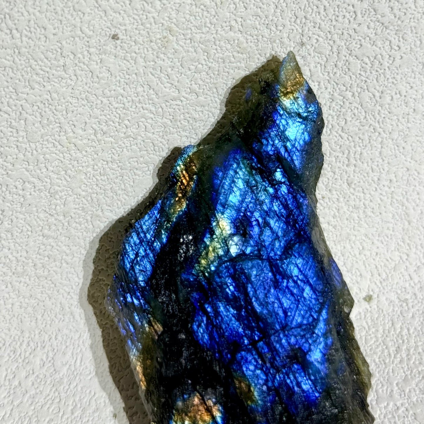 高光拉長石原礦大件 - E｜天然拉長石爆閃原礦｜High Flash Labradorite Specimen｜靈性轉化・高我連結・保護場域・直覺覺醒 (副本) (副本) (副本)