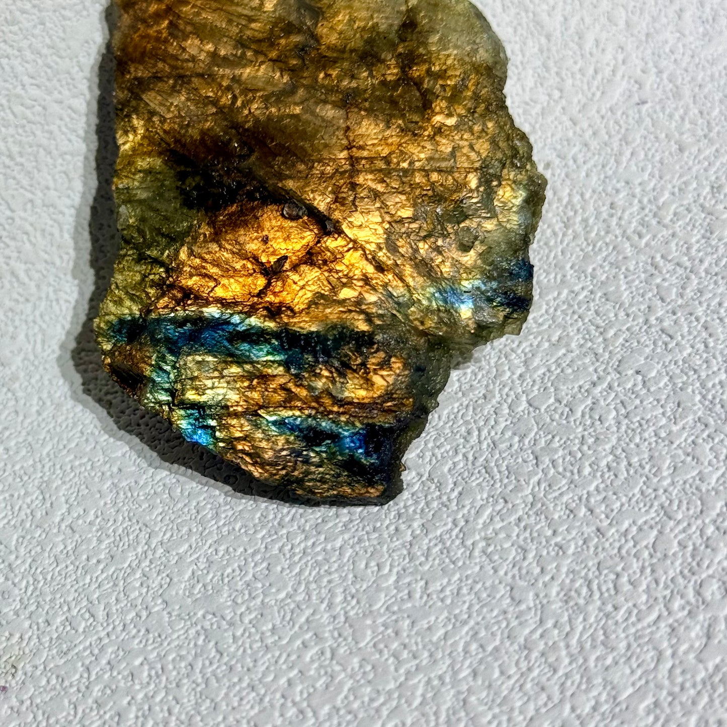 高光拉長石原礦大件 - F｜天然拉長石爆閃原礦｜High Flash Labradorite Specimen｜靈性轉化・高我連結・保護場域・直覺覺醒 (副本) (副本) (副本) (副本)